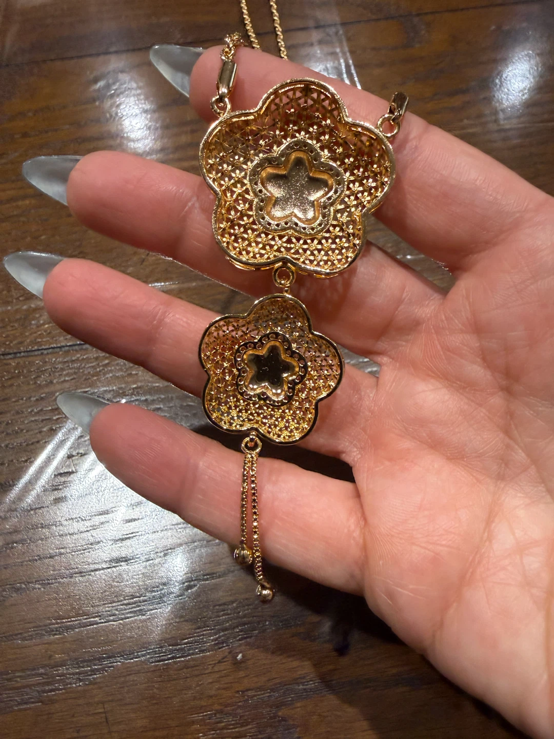 Gold-tone floral pendant necklace - photo 3