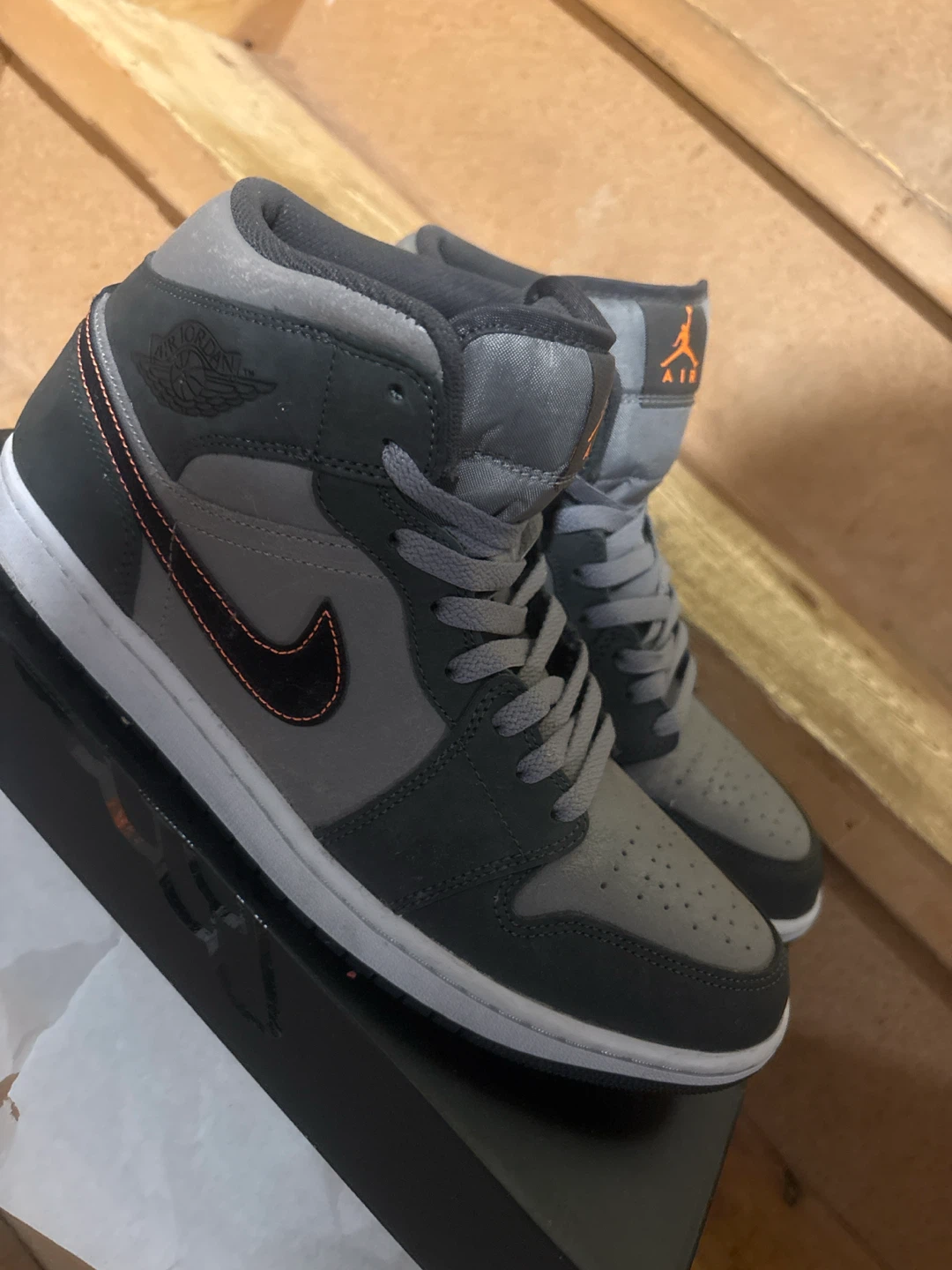 Air Jordan 1 Mid Shoes