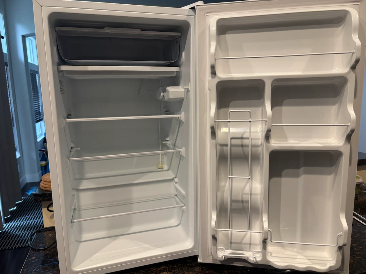 Master Chef 3.3 Cu. Ft. Compact Refrigerator - photo 3
