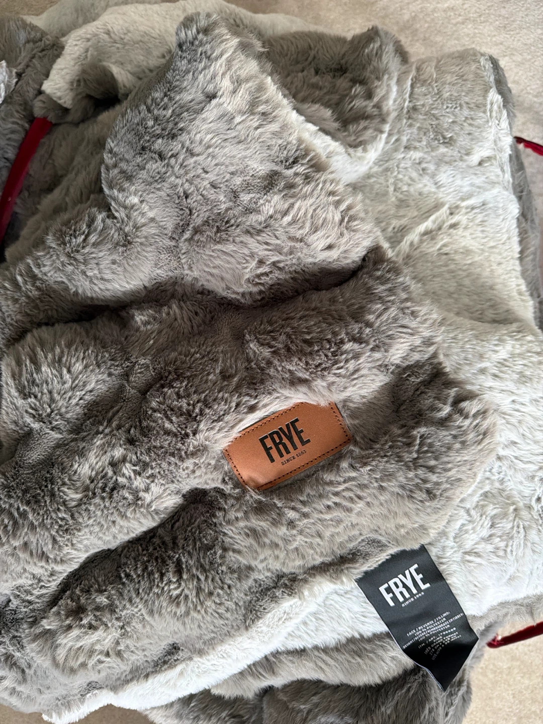 FRYE Faux Fur king Blanket