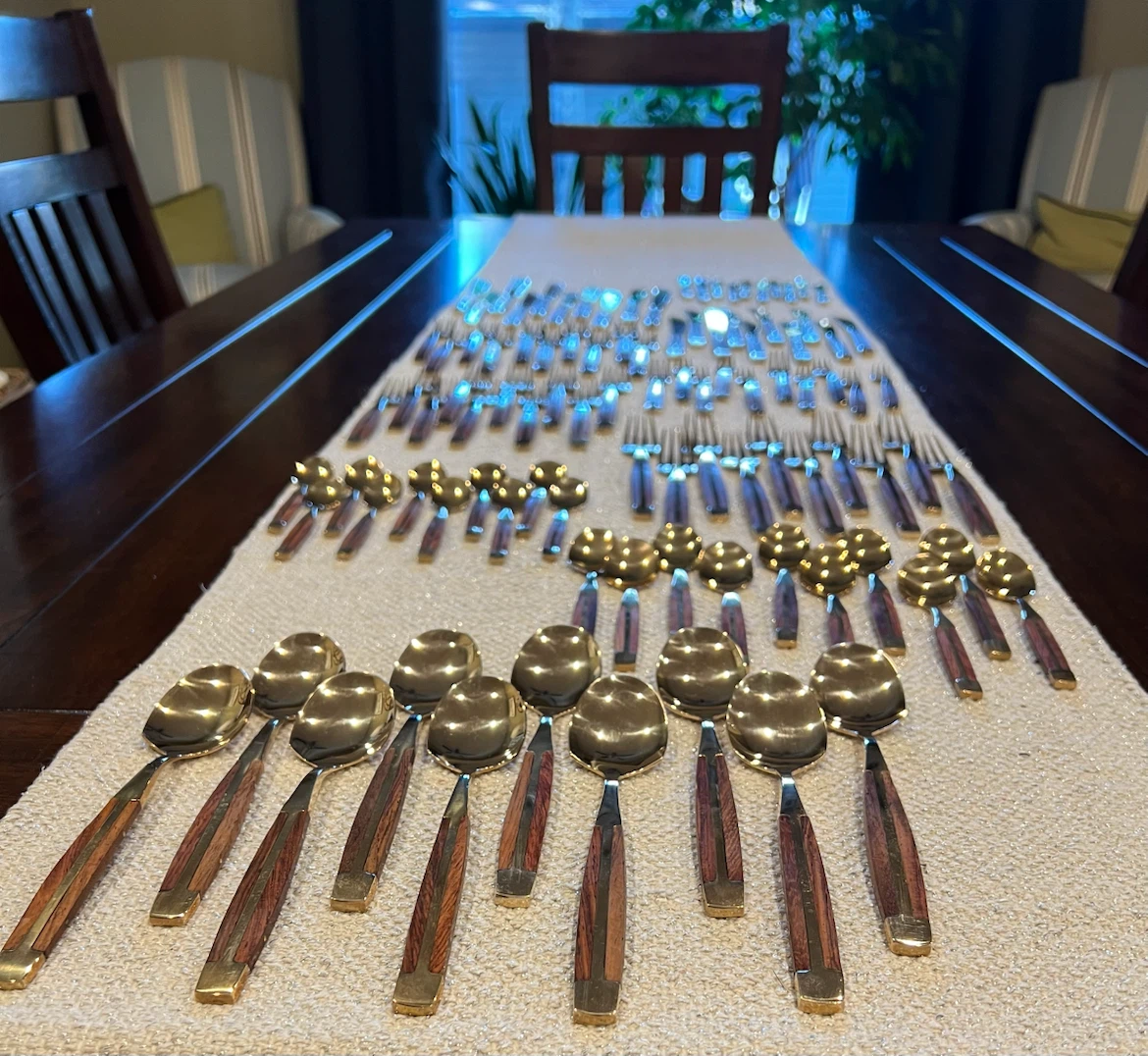 Vintage Mid-Century Modern 100-Piece Flatware Set
