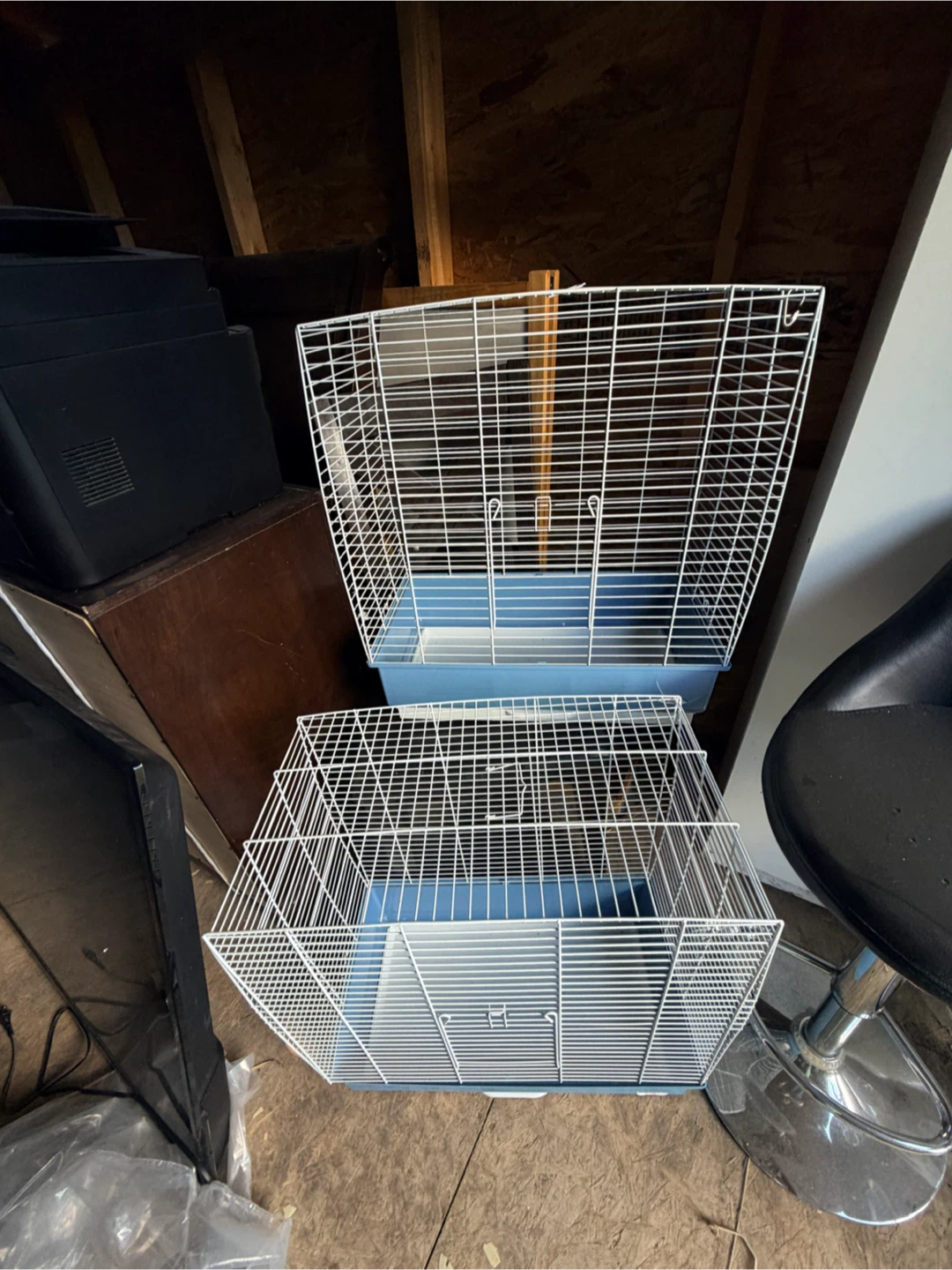 Two White Wire Small Animal/bird Cage with Blue Tray - photo 2