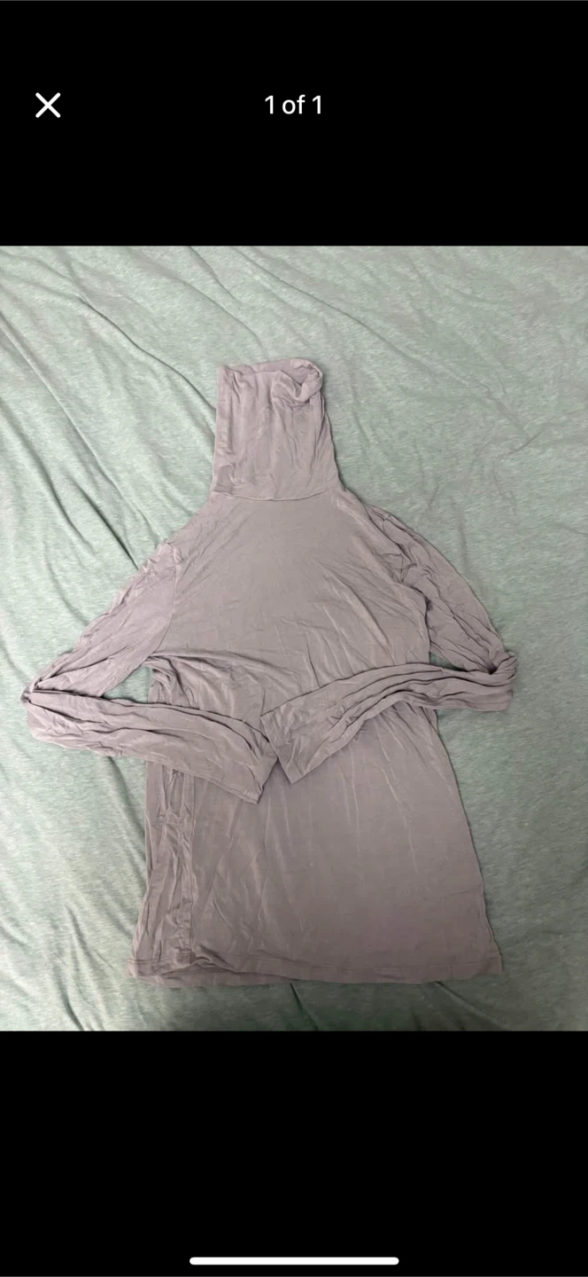 Lord & Taylor Turtleneck Long Sleeve Top- size small women’s