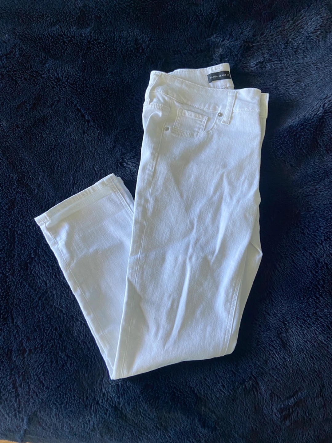 SILVER JEANS CAPRI White Jeans