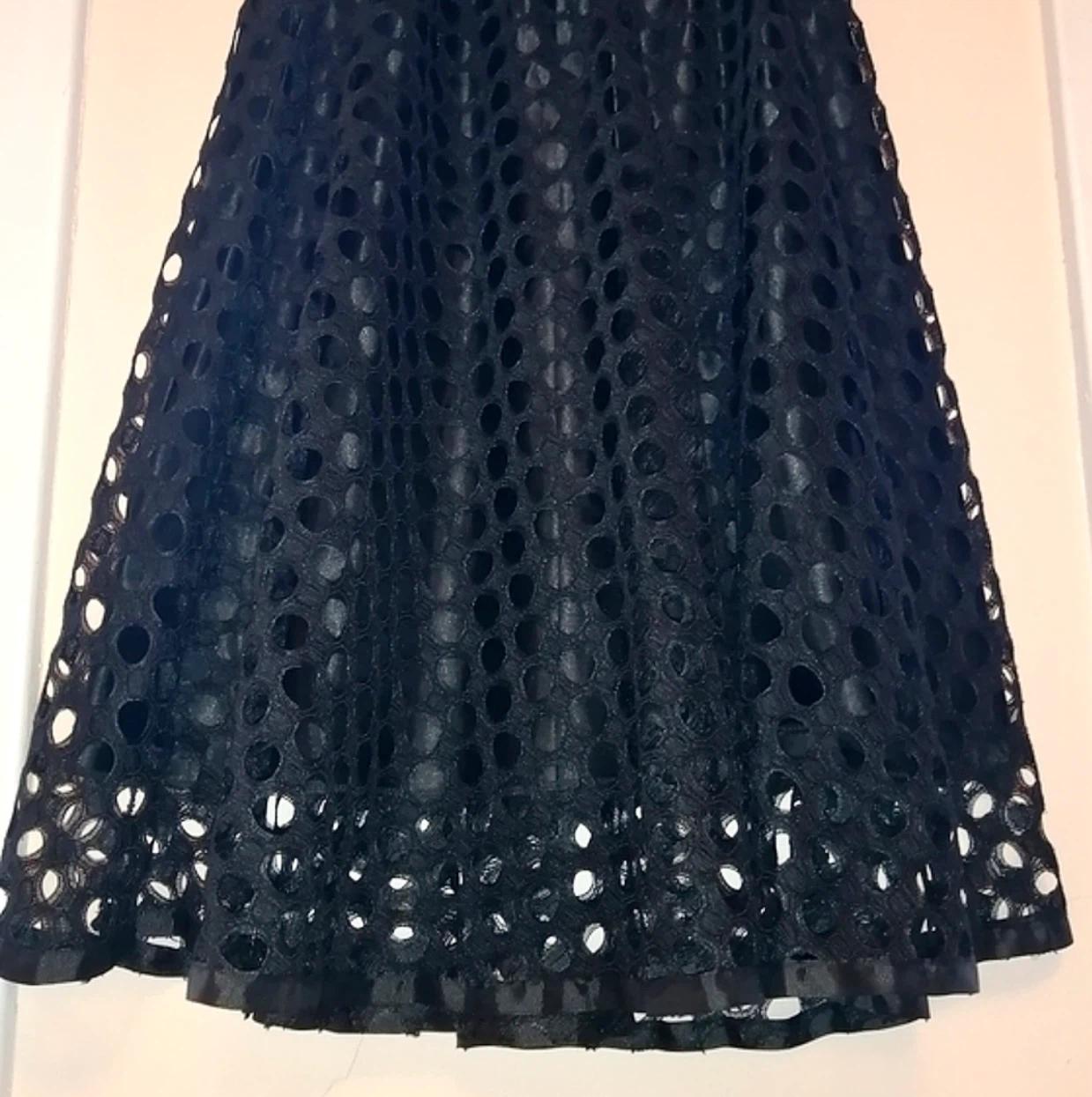 Black Circle Cut-out Eyelet Lace A-Line Midi Skirt size M - photo 5