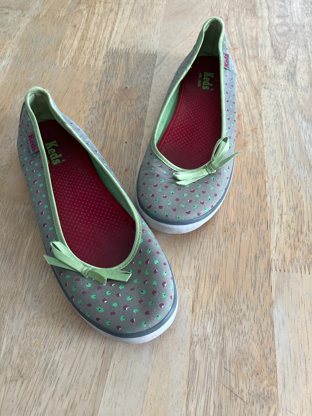 Keds Apple Flats - Size 8.5