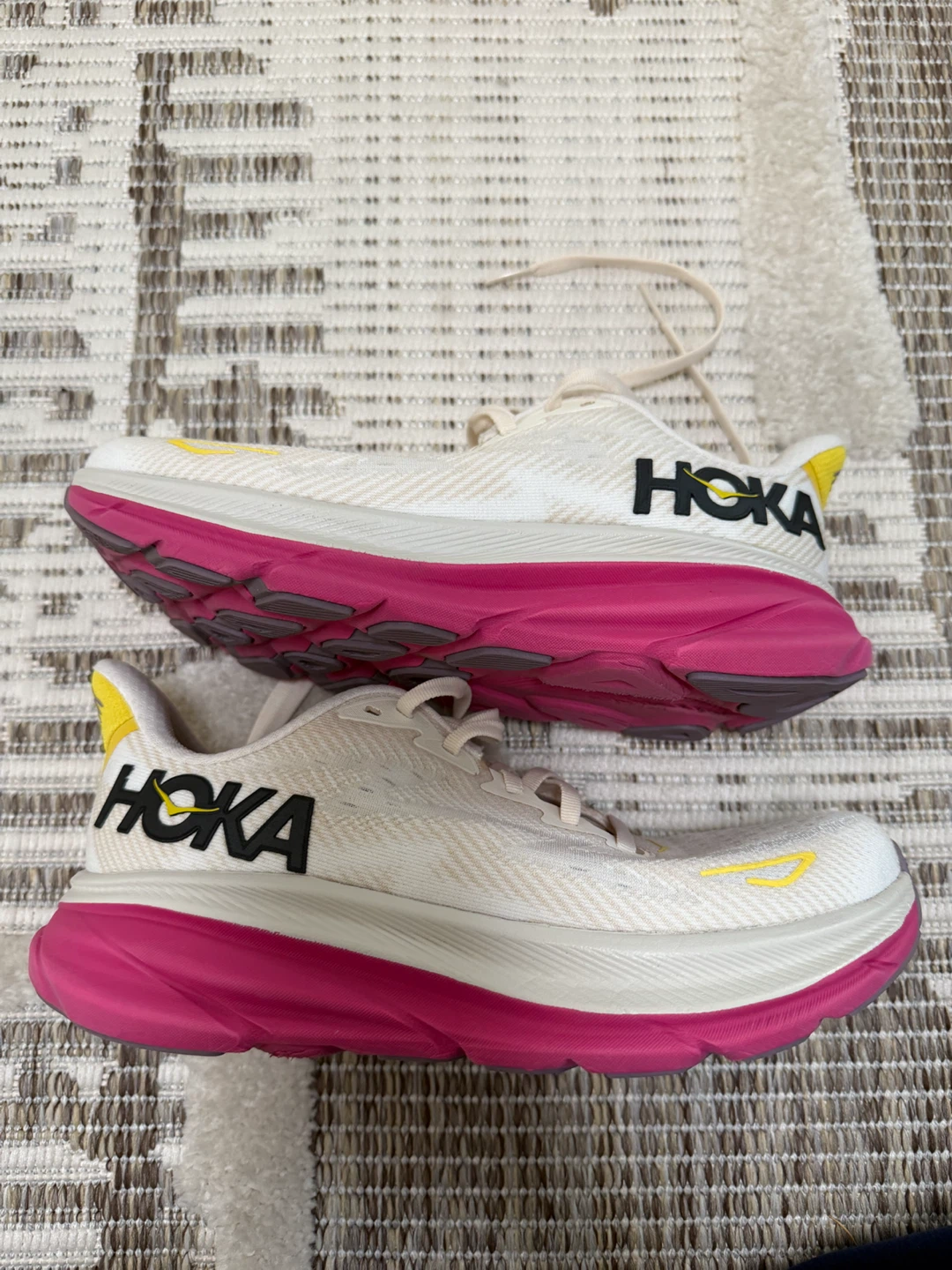 Hoka Clifton 9 running shoes - photo 5