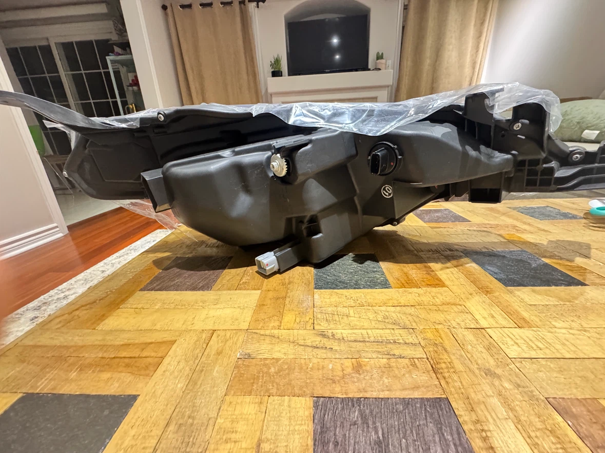 2017 Toyota Corolla Driver Side New Headlight - photo 4