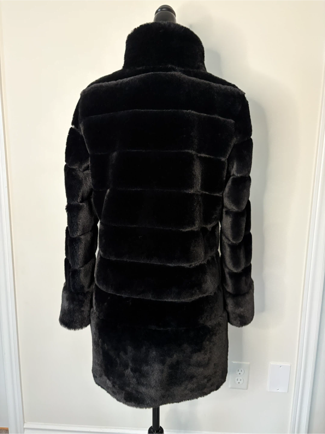 NEW w/o tag! Jones NY women’s Black Faux Fur Coat - photo 4