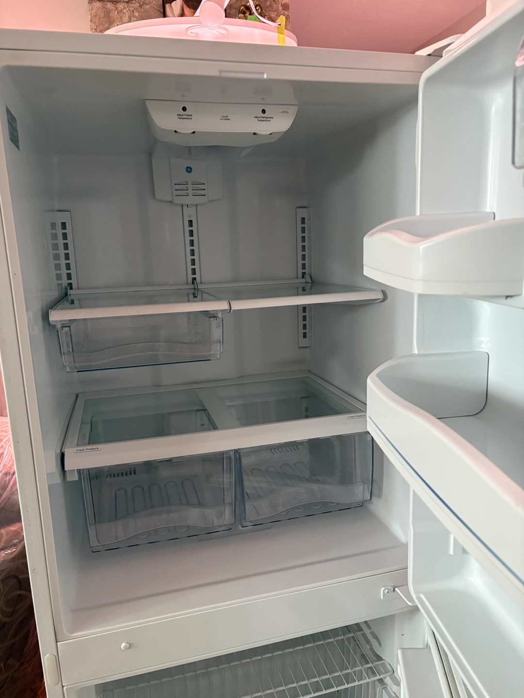 GE Household Button-Freezer Refrigerator