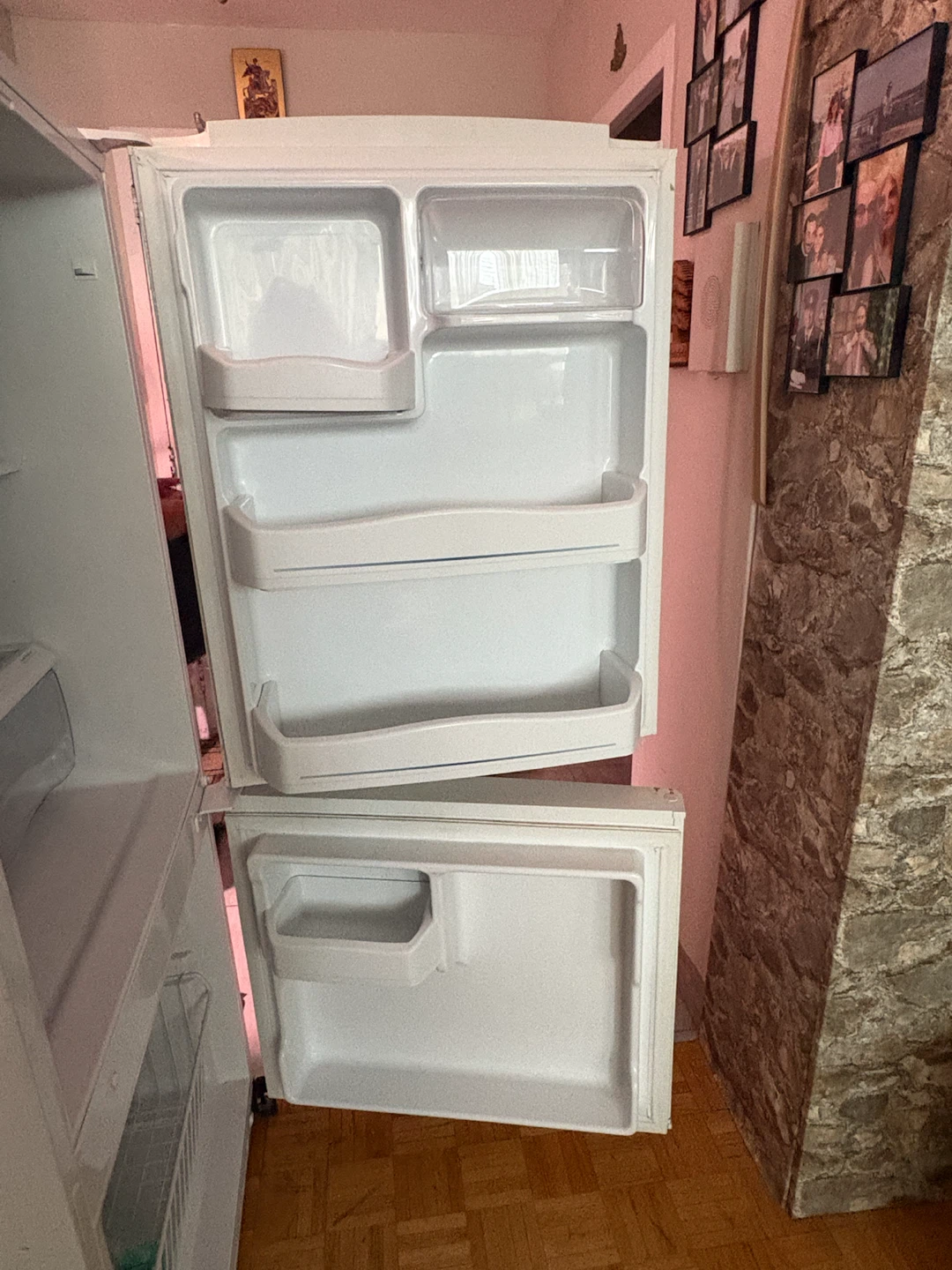 GE Household Button-Freezer Refrigerator - photo 3