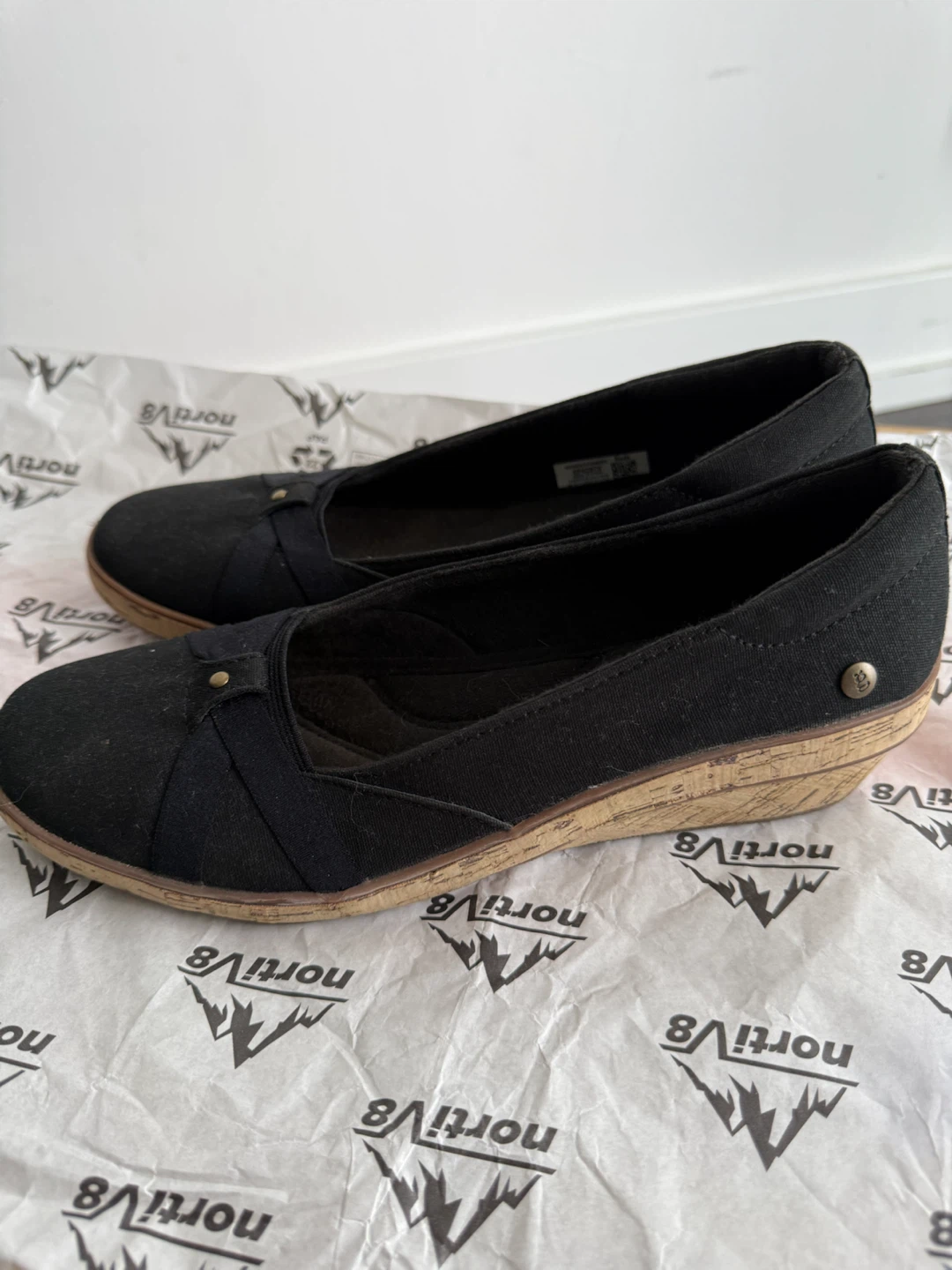 Grasshoppers Women's Black Canvas Wedge Flats - photo 3