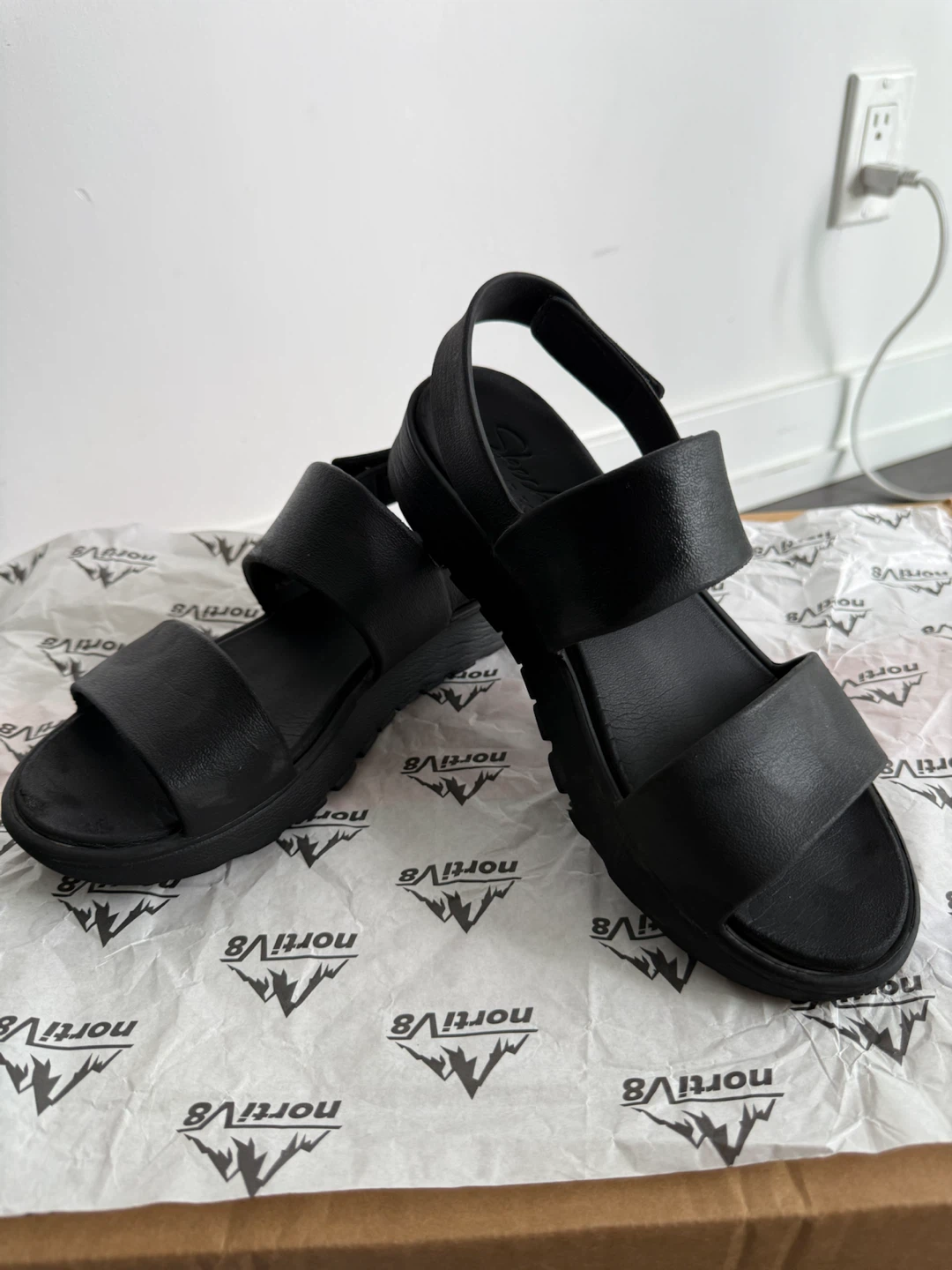 Skechers Women's Black Luxe Foam Sandals size 7