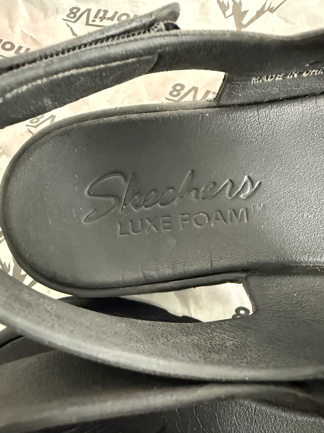 Skechers Women's Black Luxe Foam Sandals size 7 - photo 4