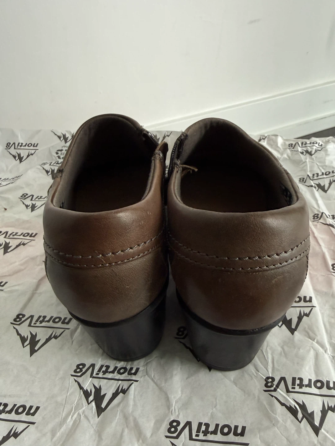Clarks Brown Leather Ankle Boots - Size 7.5 - photo 3