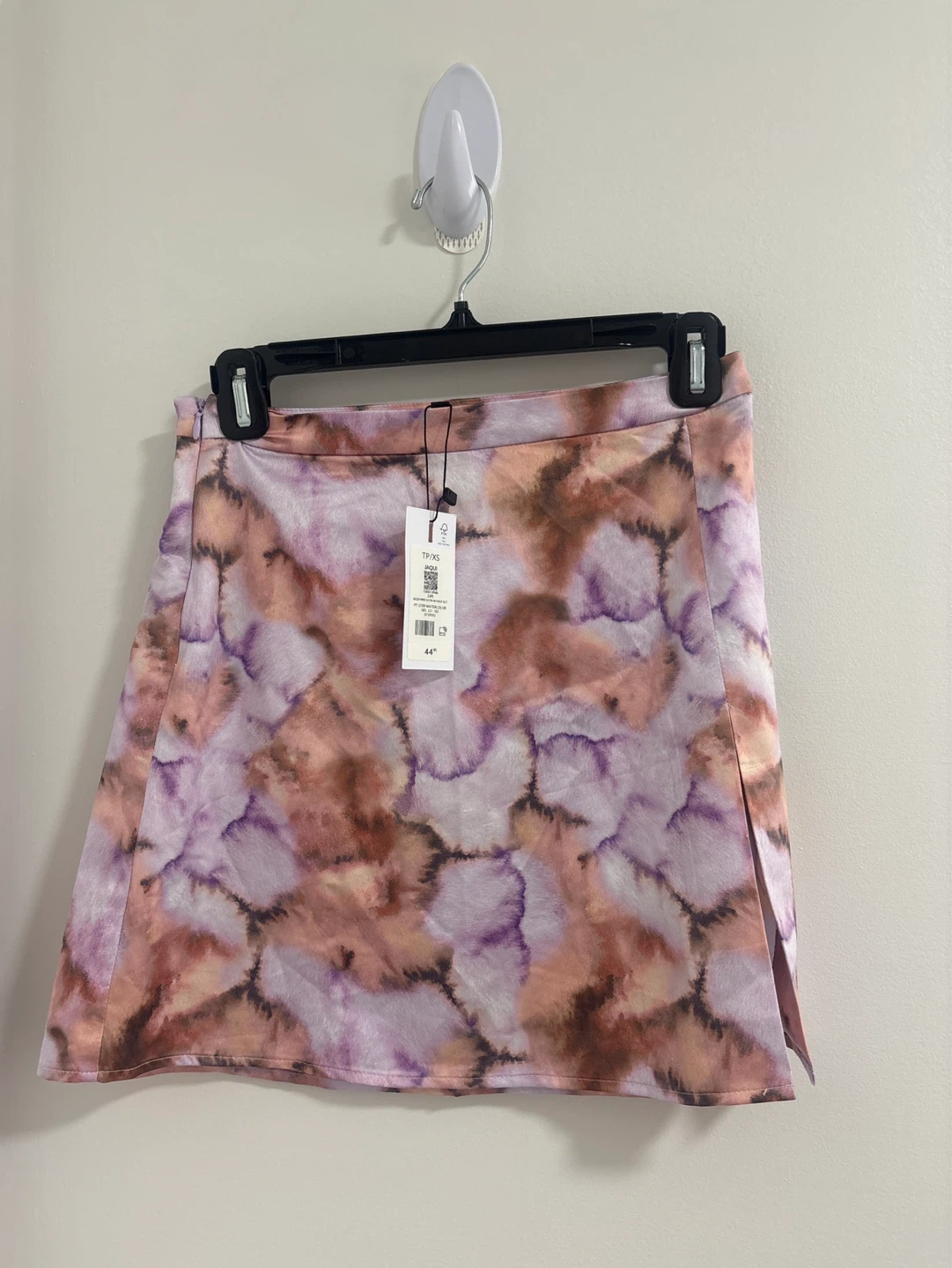 Brand new dynamite JAQUI Mini Satin Skirt Watercolor