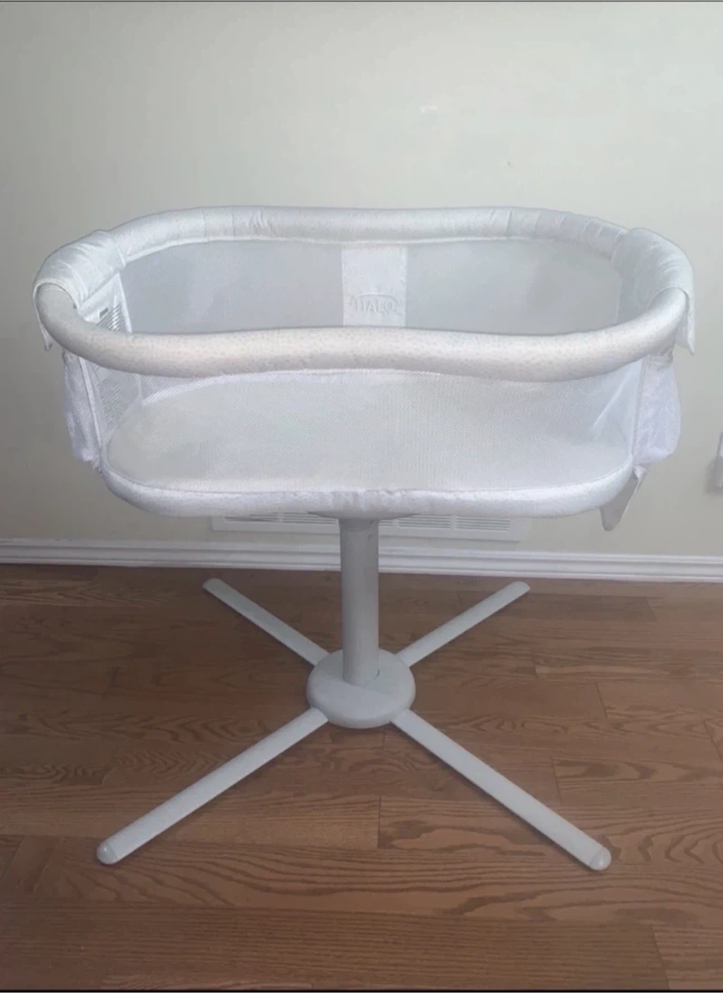 Halo Bassinest Swivel Sleeper — $40