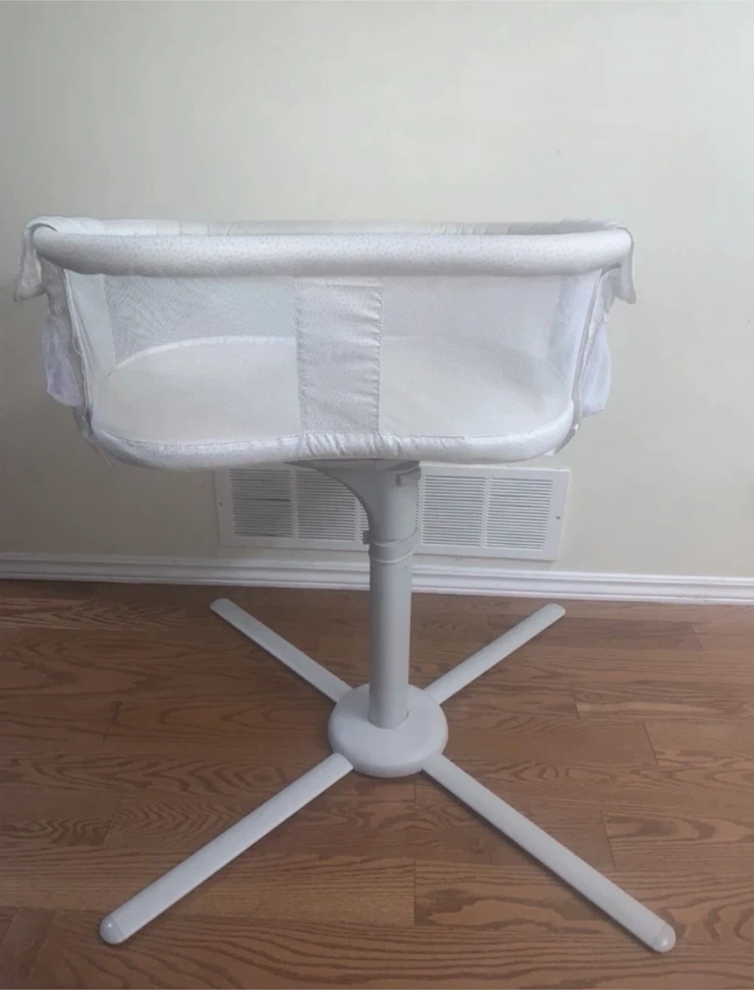 Halo Bassinest Swivel Sleeper — $40 - photo 5