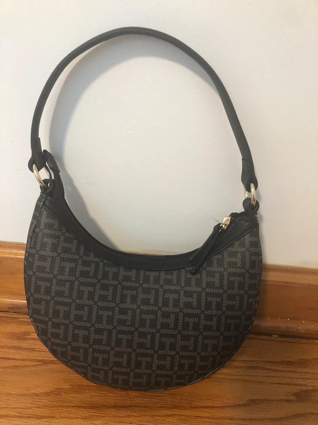 Tommy Hilfiger Hobo Handbag - photo 2