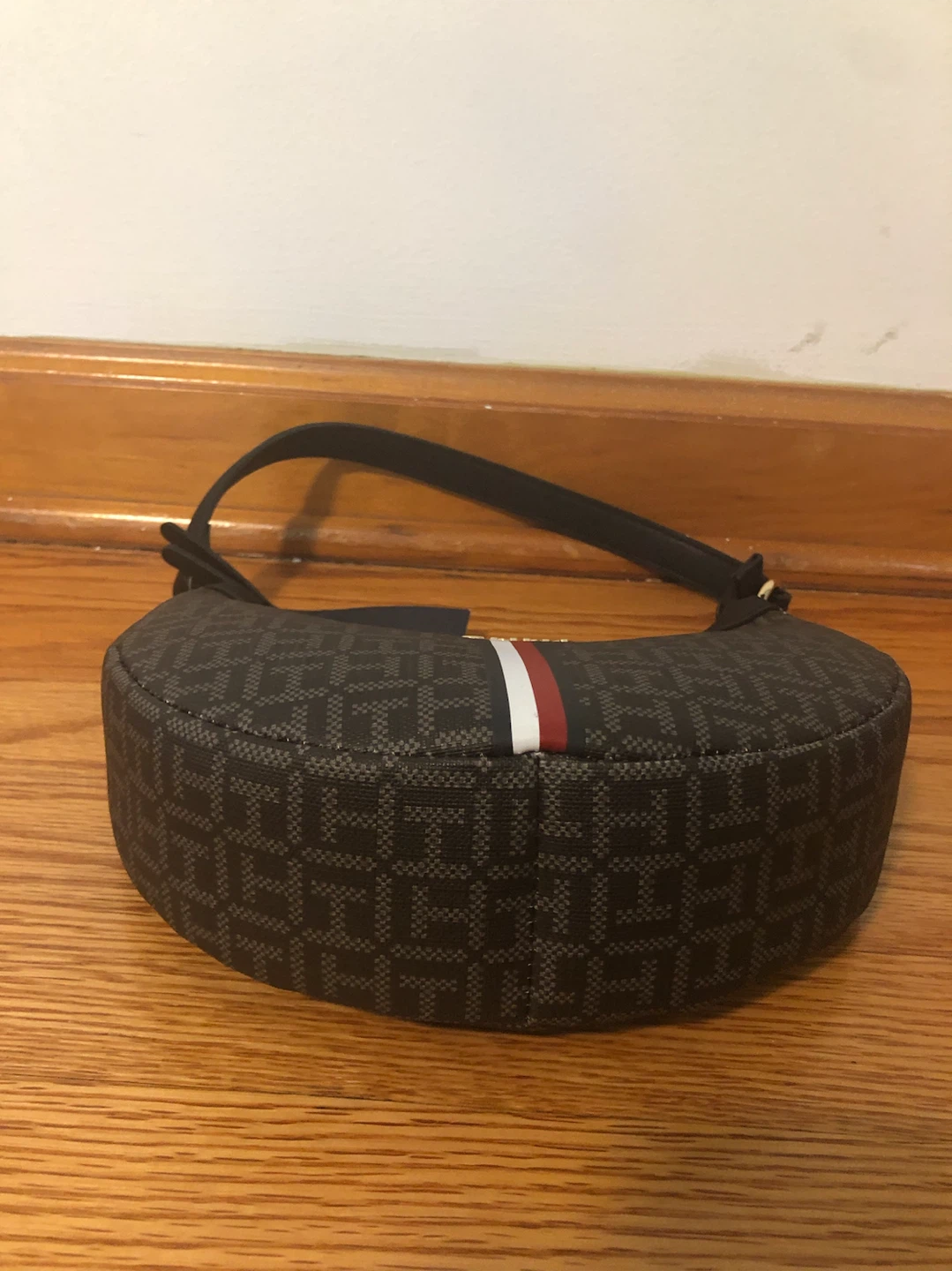 Tommy Hilfiger Hobo Handbag - photo 3