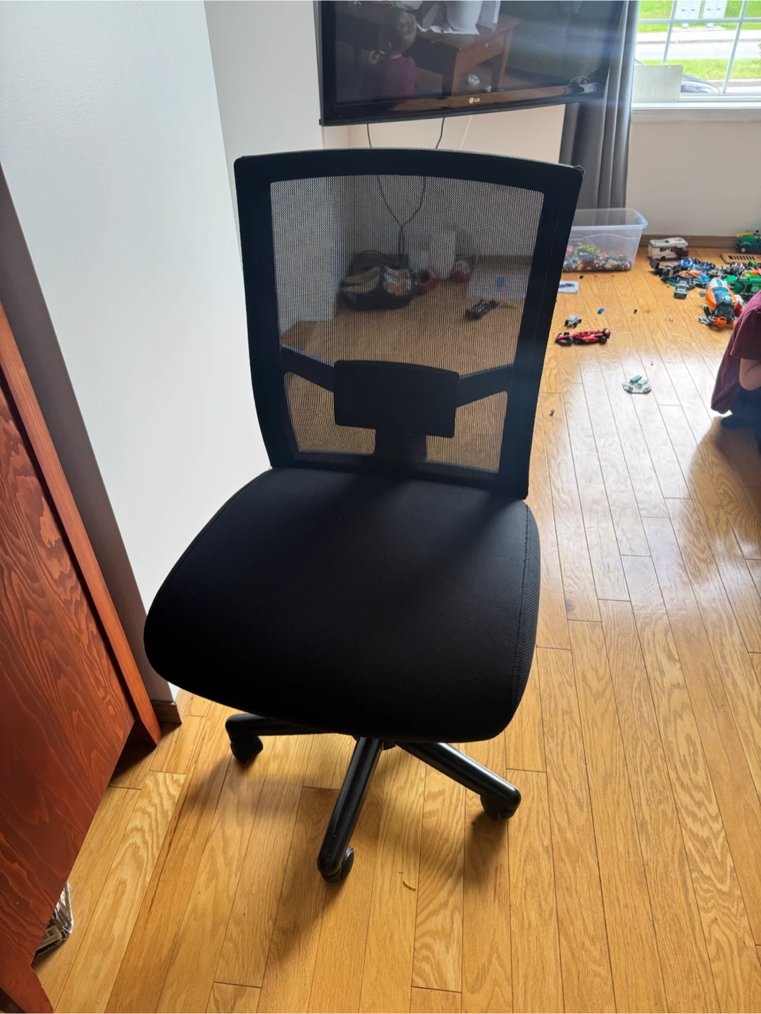 Black Mesh Office Chair - photo 2