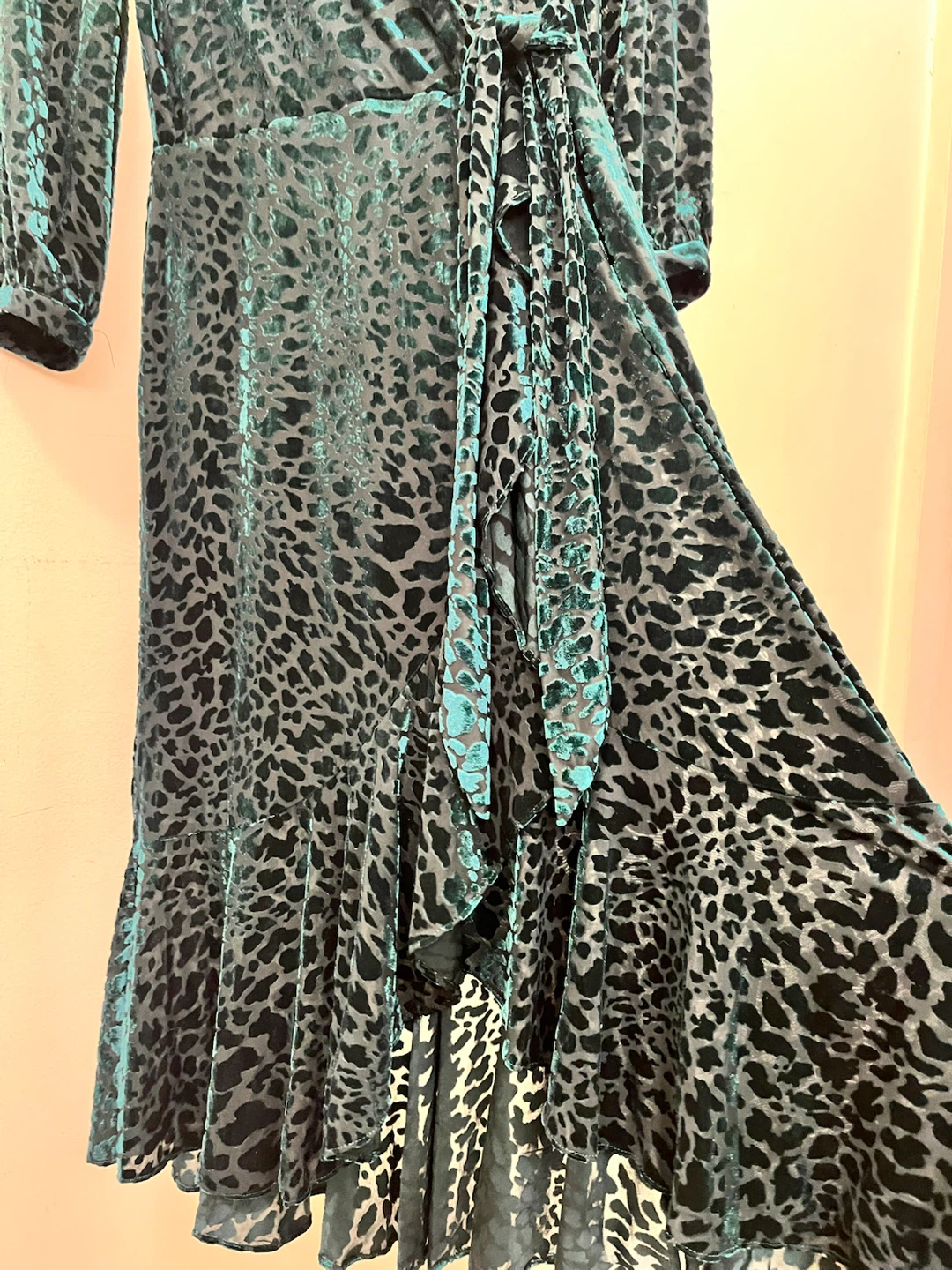 Harper Rose Green Velvet Leopard Print Wrap Dress Size 4 - photo 4