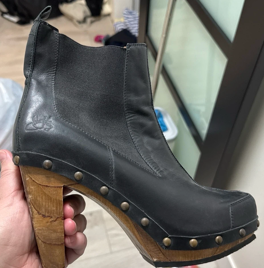 FLUEVOG Black Leather Ankle Boots with Wooden Heel - photo 2