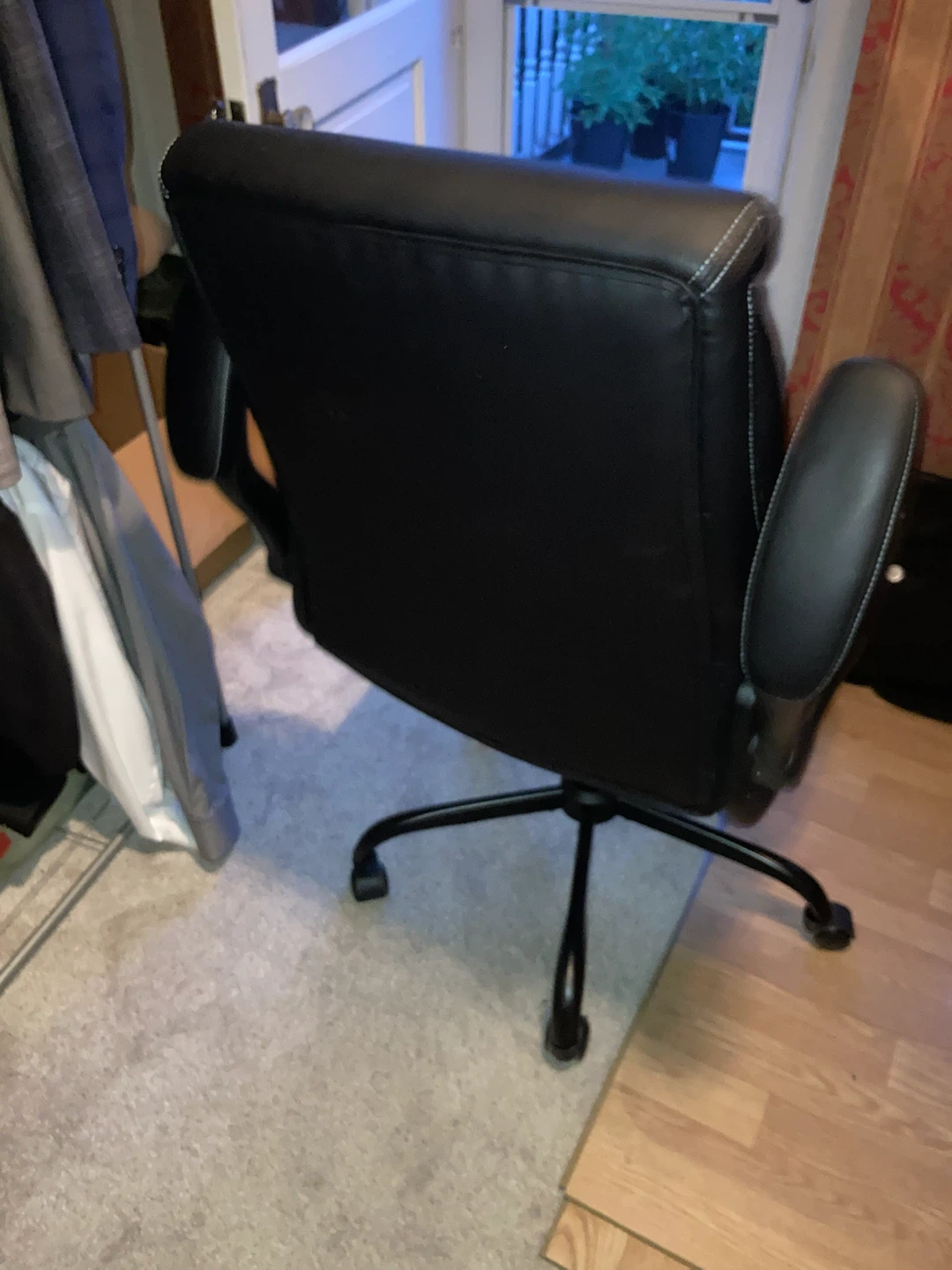 Black leather office chair - photo 3