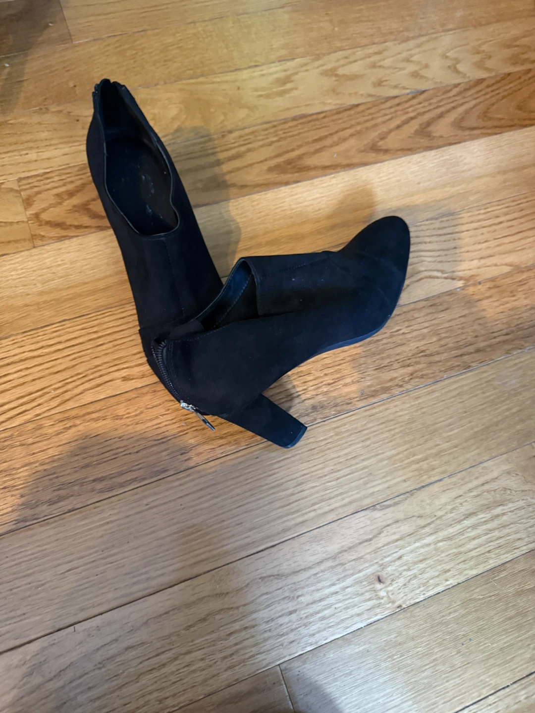 Black heeled booties - photo 2