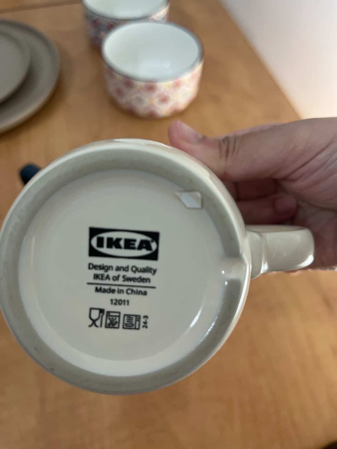 Plates, mugs and bowls - photo 5