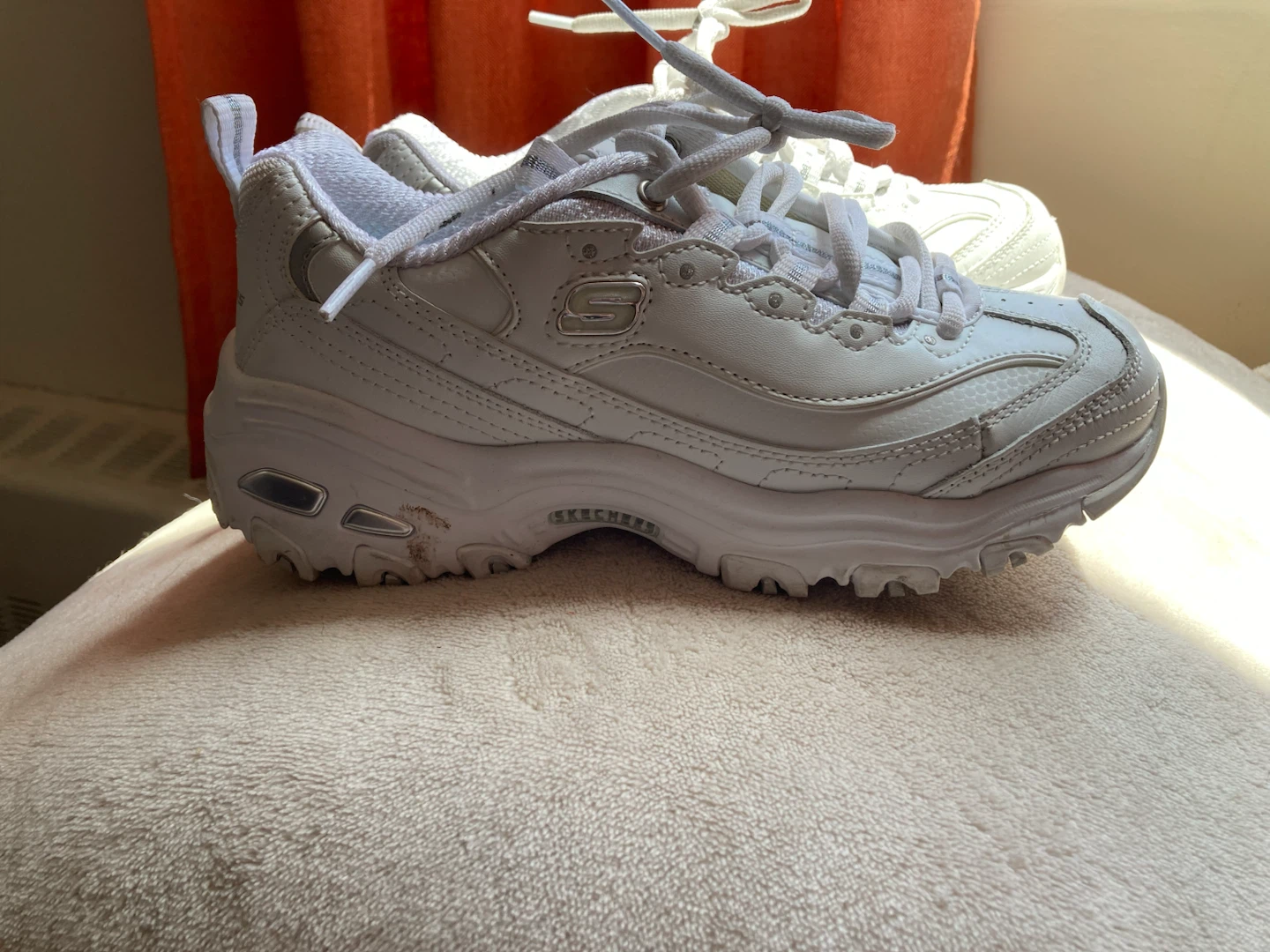 White Sketchers D’lites - Size 5 - photo 2
