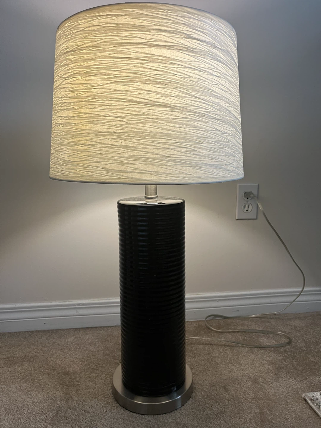 Modern Ribbed Column Table Lamp - Black & Brushed Nickel Base