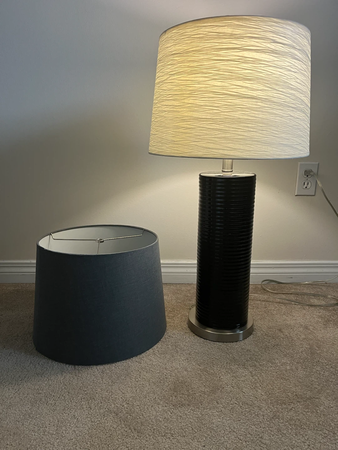 Modern Ribbed Column Table Lamp - Black & Brushed Nickel Base - photo 2