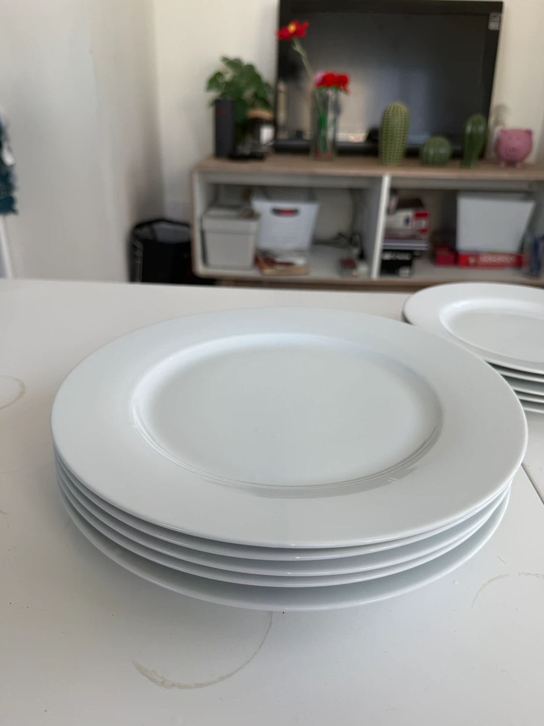 Set of 5 white dinner plates (large & small) - photo 3