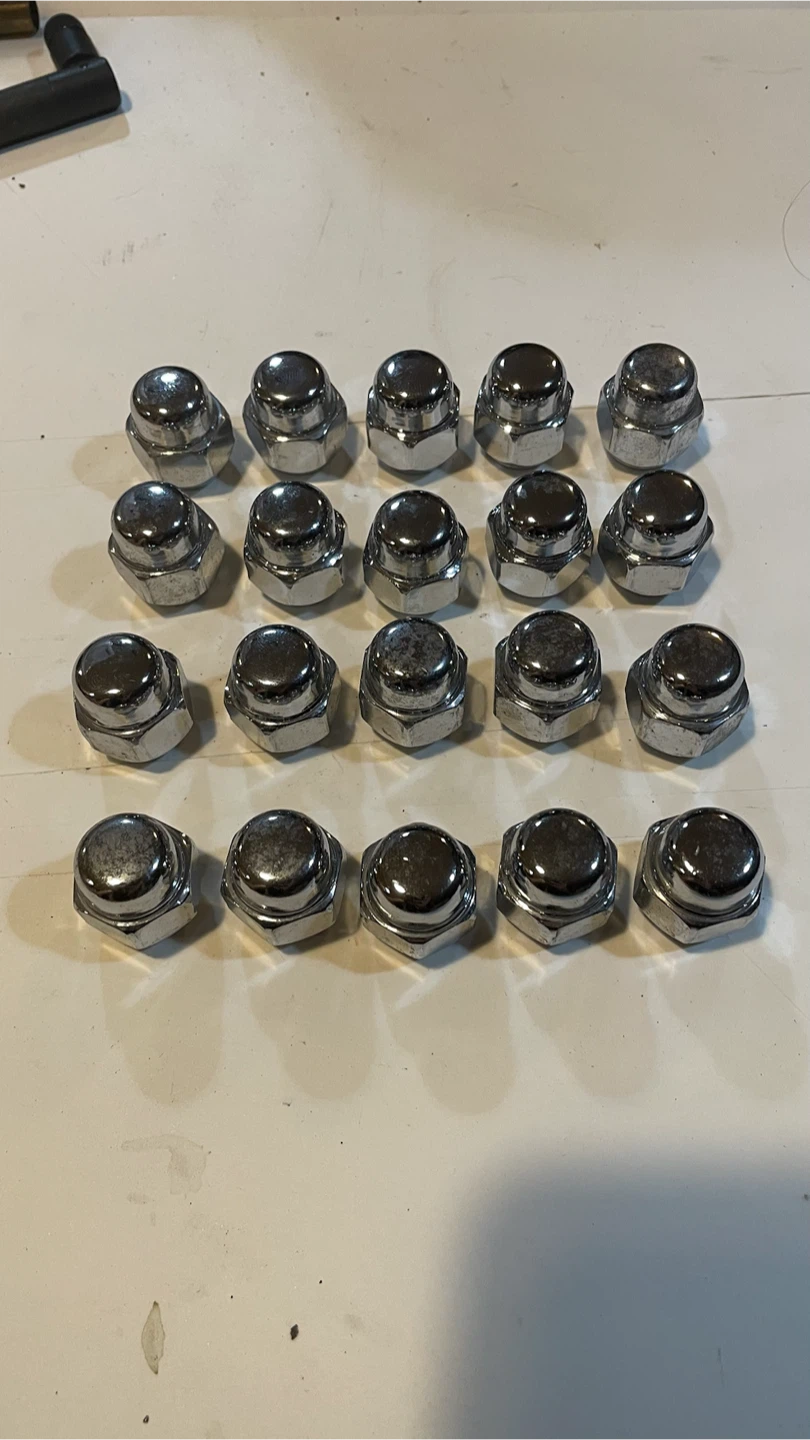 Set of 20 Chrome Lug Nuts
