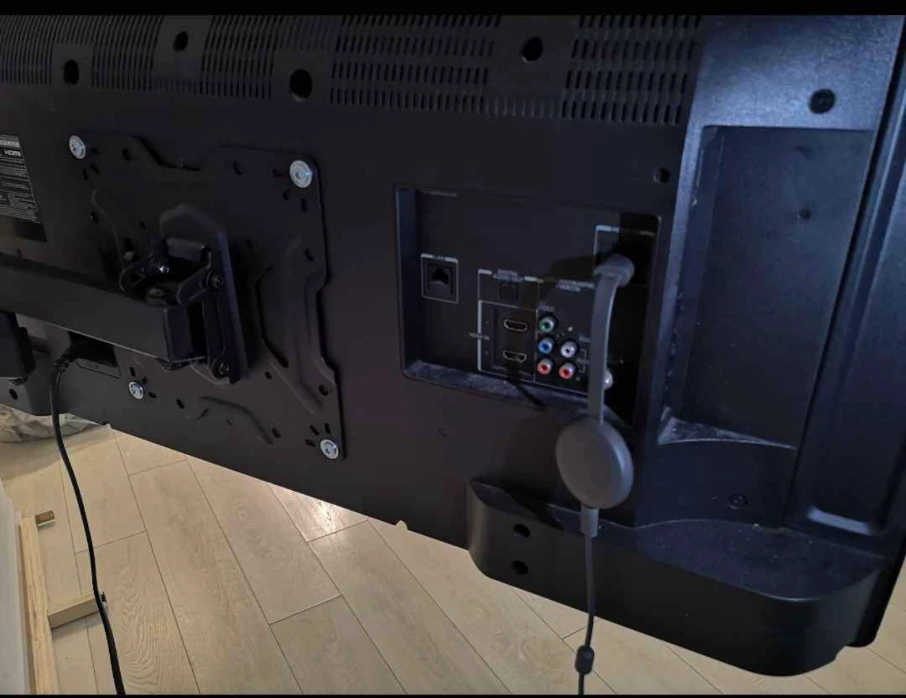 Insignia 24" HD TV - photo 2