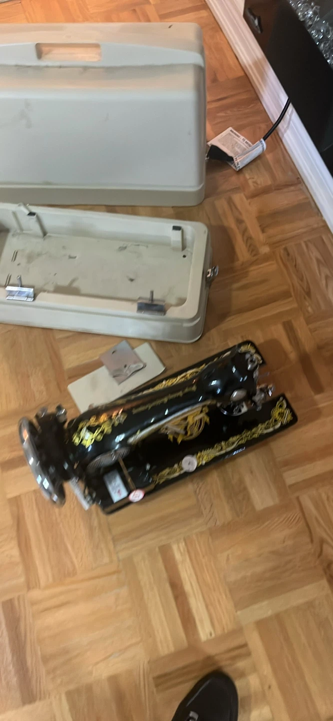 Singer Sewing Machine with Case - photo 2