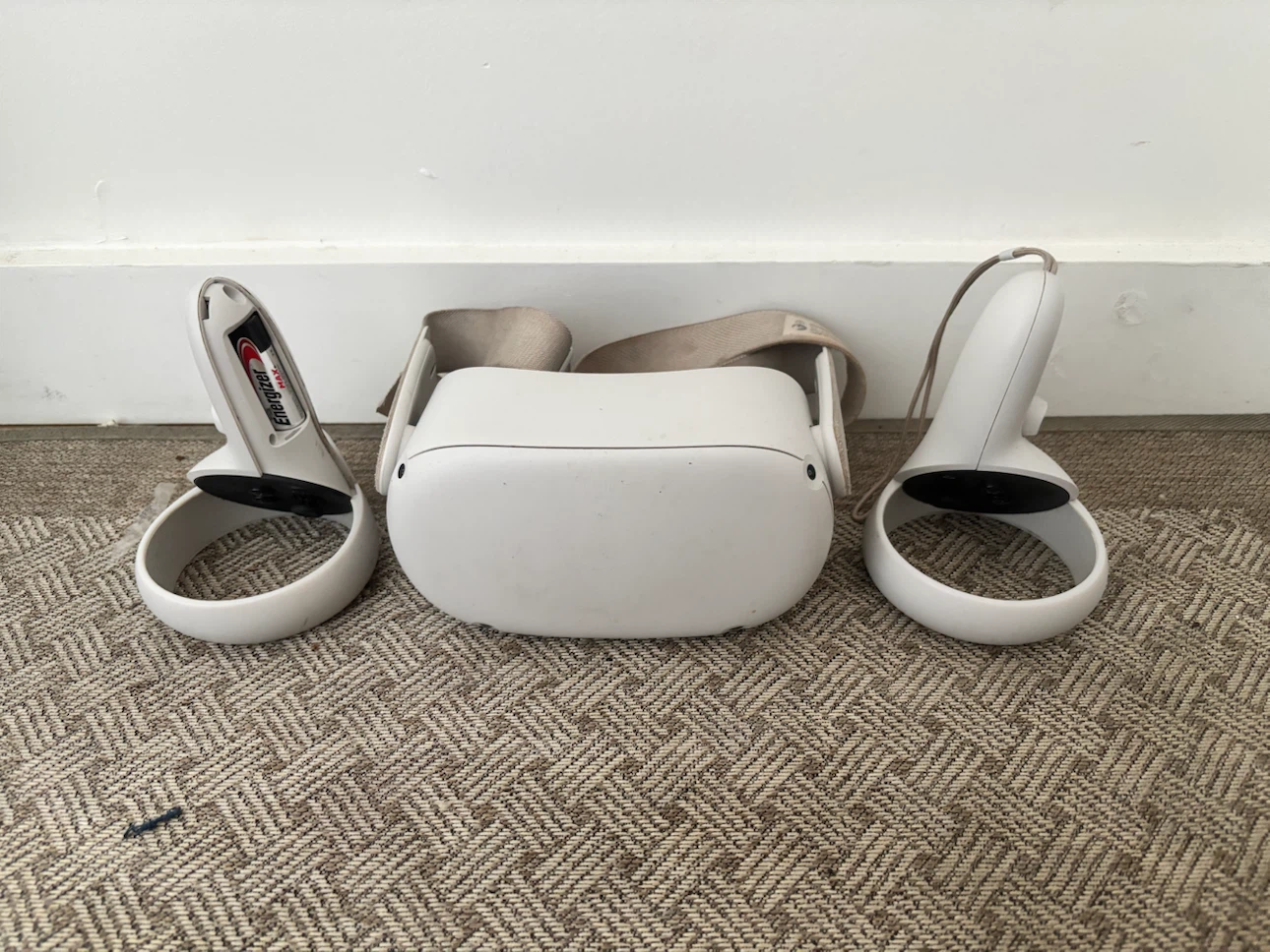 Meta Quest 2 + Controllers (Left & Right)