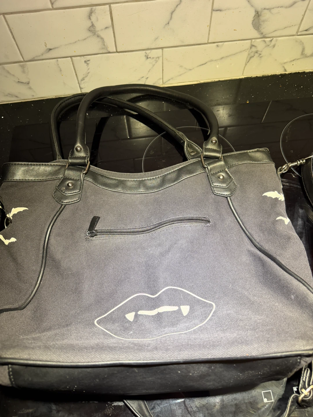 Banned Apparel Vampire Lips & Bats Handbag - photo 2
