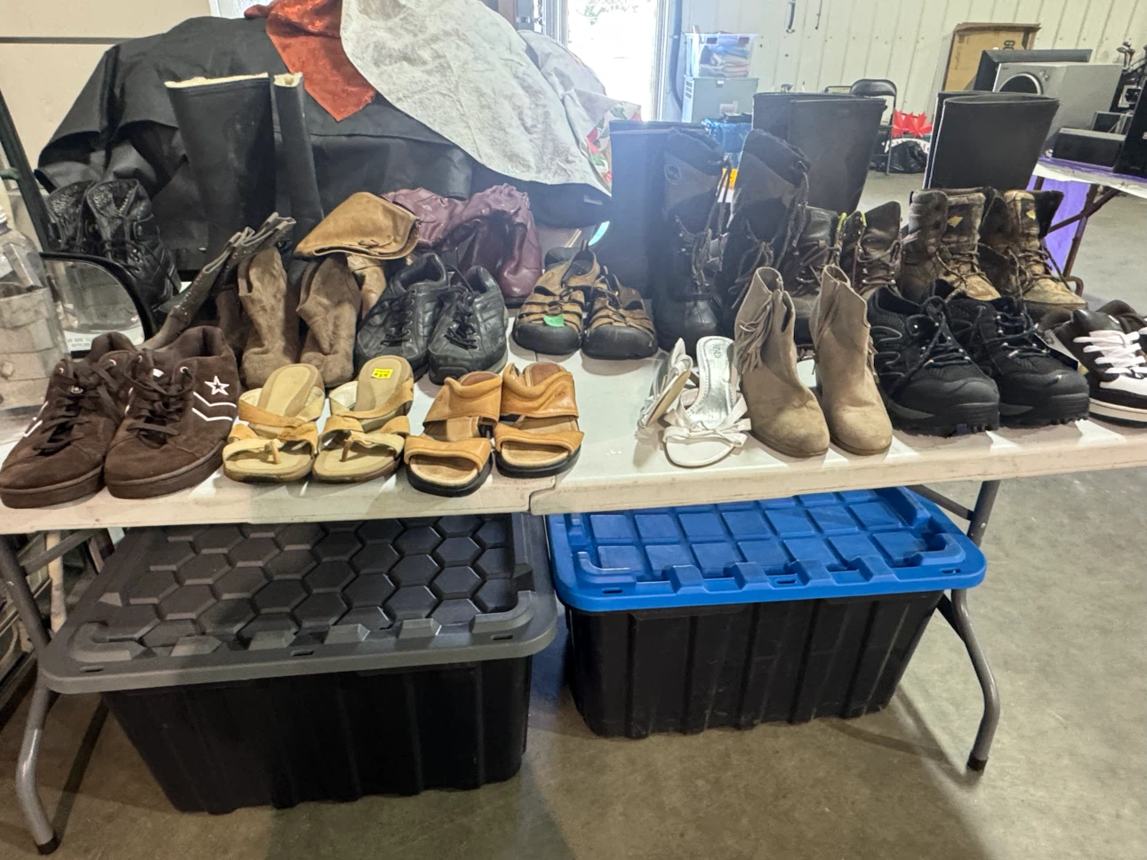 Massive estate/garage sale in Oliver - photo 4