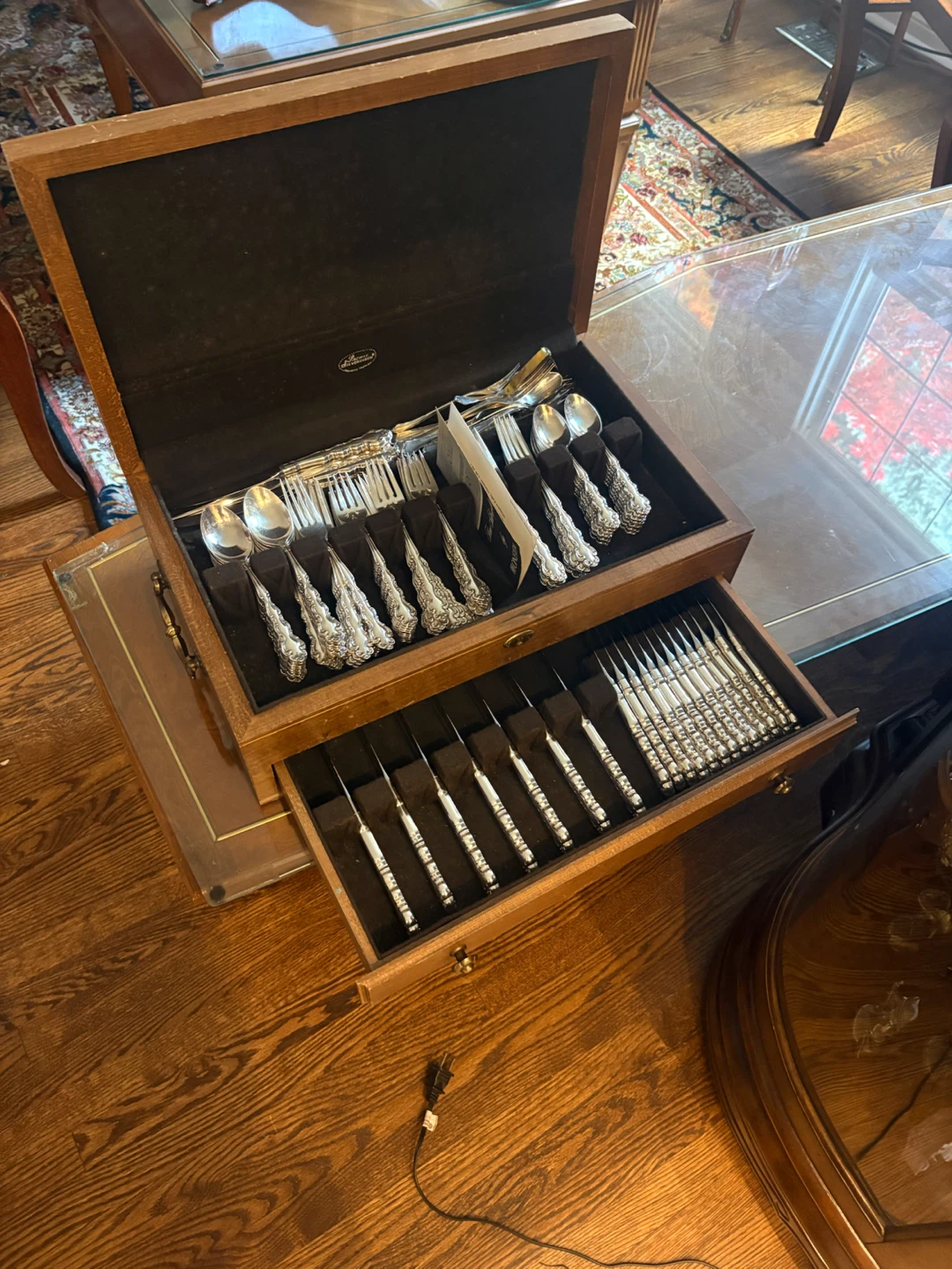 Oneida Fine Silverplate Cutlery Set in Wooden Box