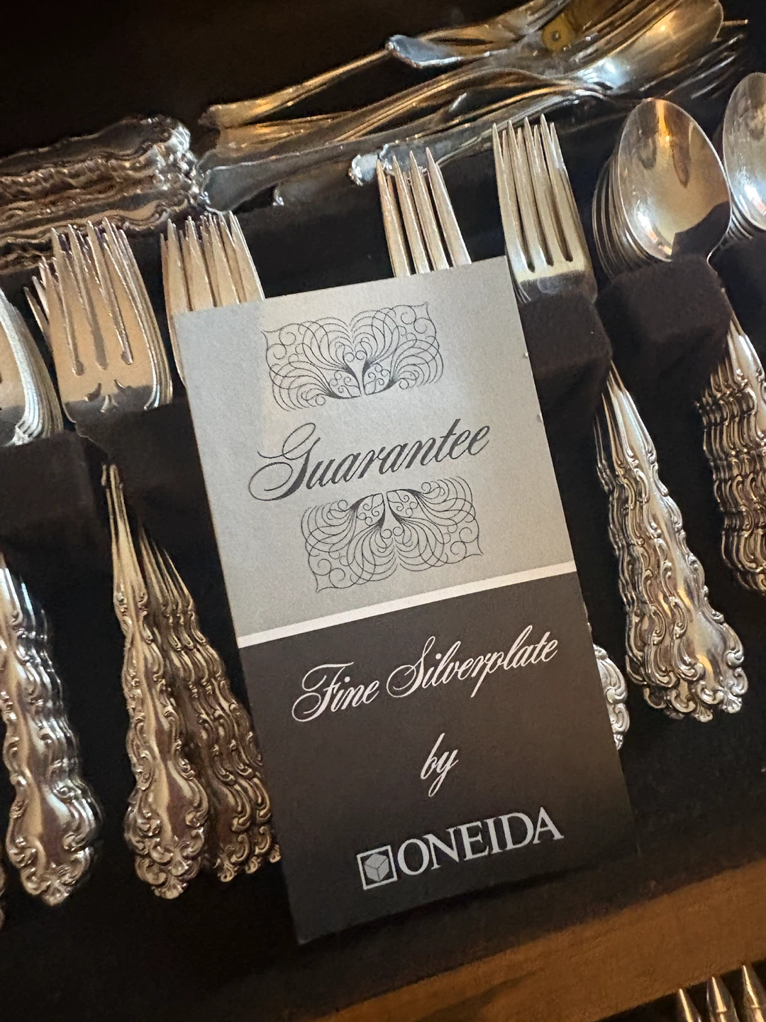 Oneida Fine Silverplate Cutlery Set in Wooden Box - photo 3