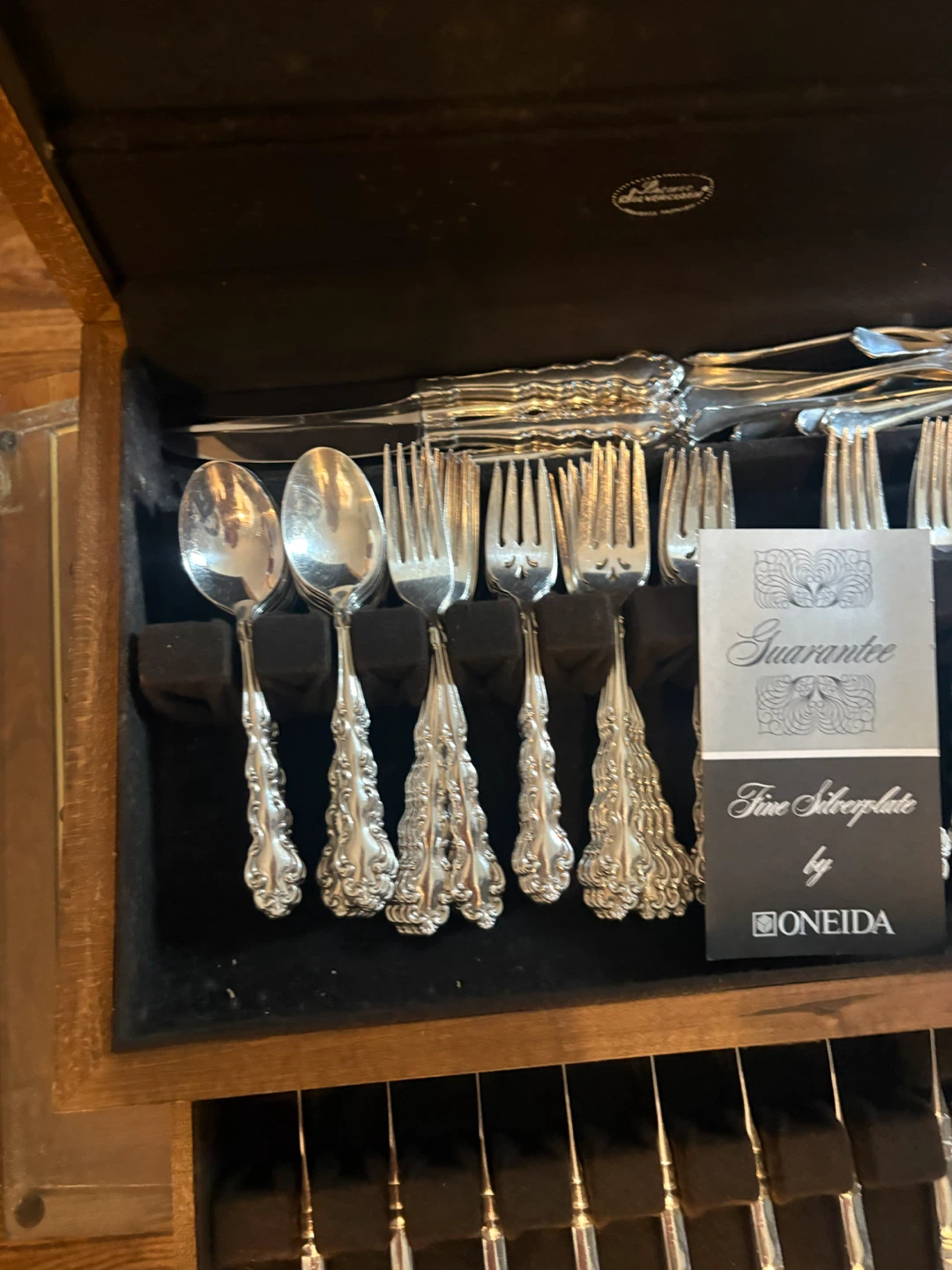 Oneida Fine Silverplate Cutlery Set in Wooden Box - photo 4