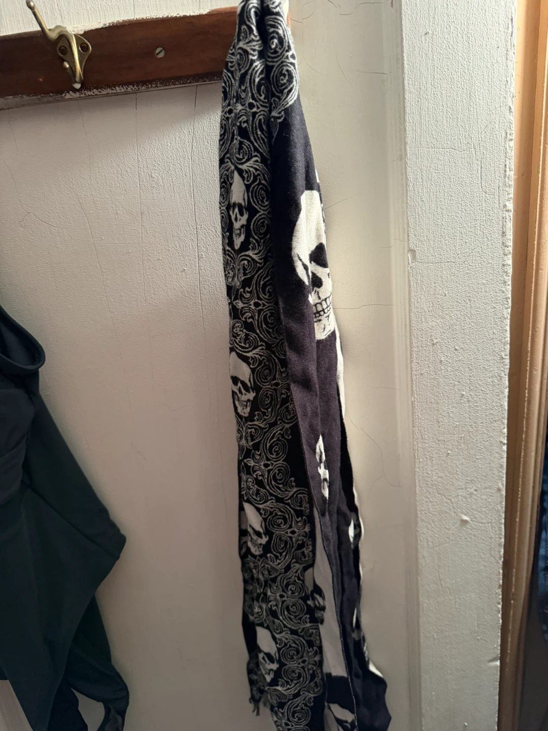 Reverse Print Skull Print Scarf - photo 4
