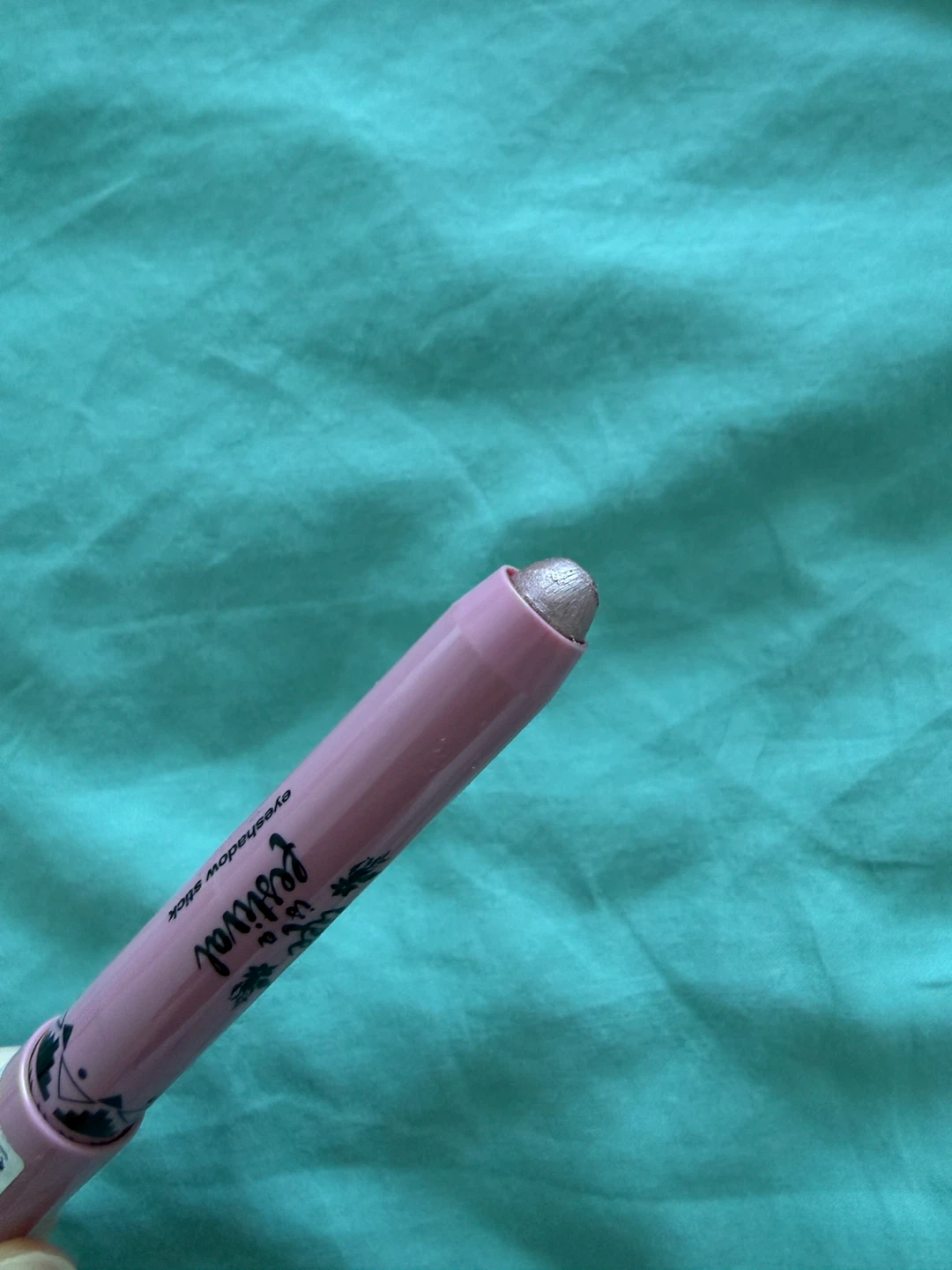 Essence Eyeshadow Stick 02 LIVE, LOVE, LAUGH! - photo 2
