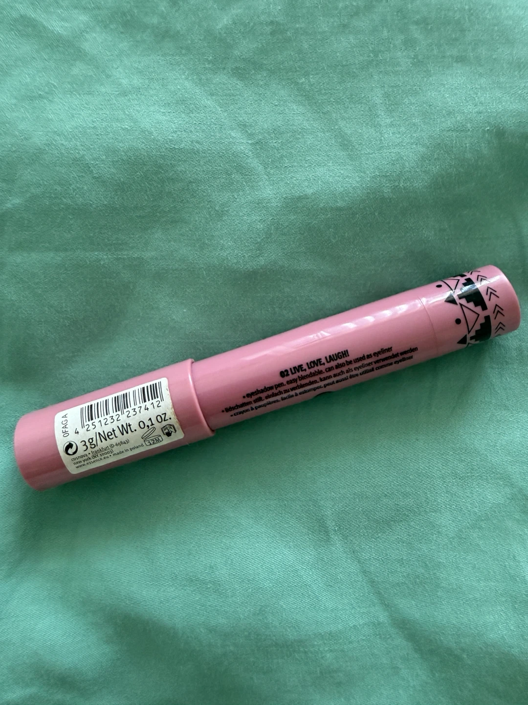 Essence Eyeshadow Stick 02 LIVE, LOVE, LAUGH! - photo 3