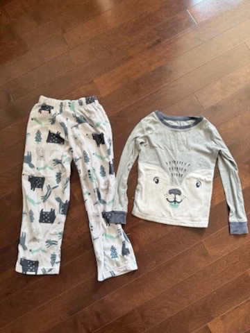 Bundle of Boys Clothes 6-8T - T-shirts, Hoodies, Pants, Pyjamas - photo 4
