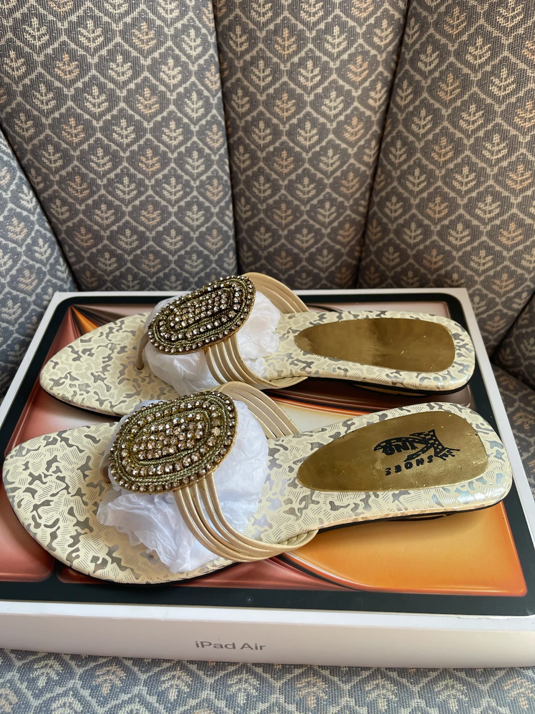 Women's Embellished Flip Flops size 7 - photo 2