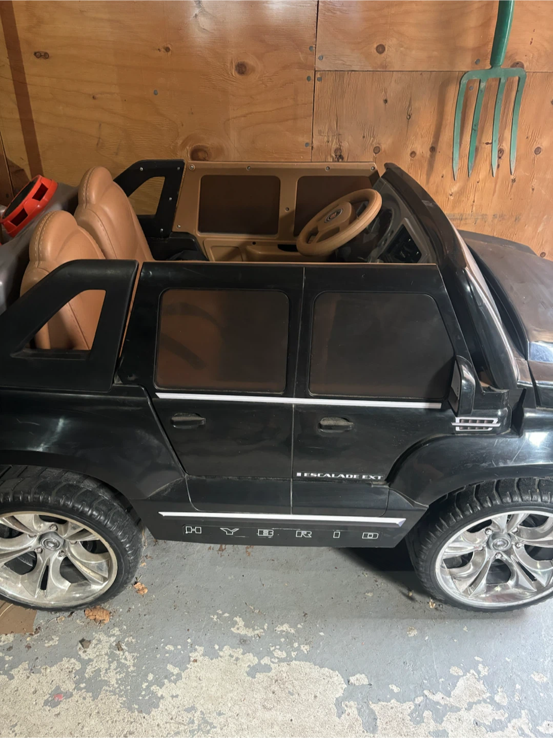 Cadillac Escalade EXT Ride-On Car