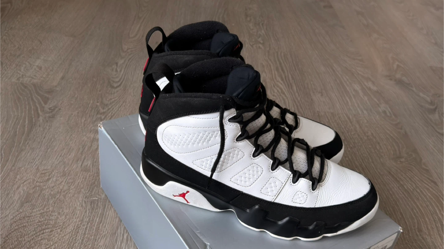 Air Jordan 9 Retro "Space Jam - 2016 Release" sneakers